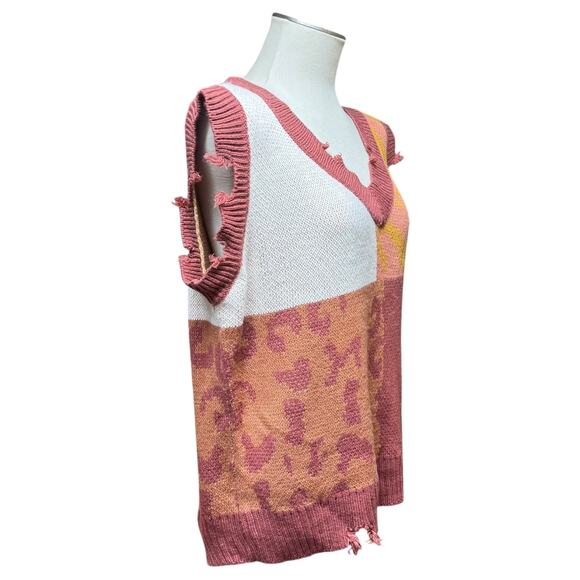 Umgee Wild Ride Sweater Vest Distressed V-Neck Red Brick Animal Print Small - Picture 6 of 6